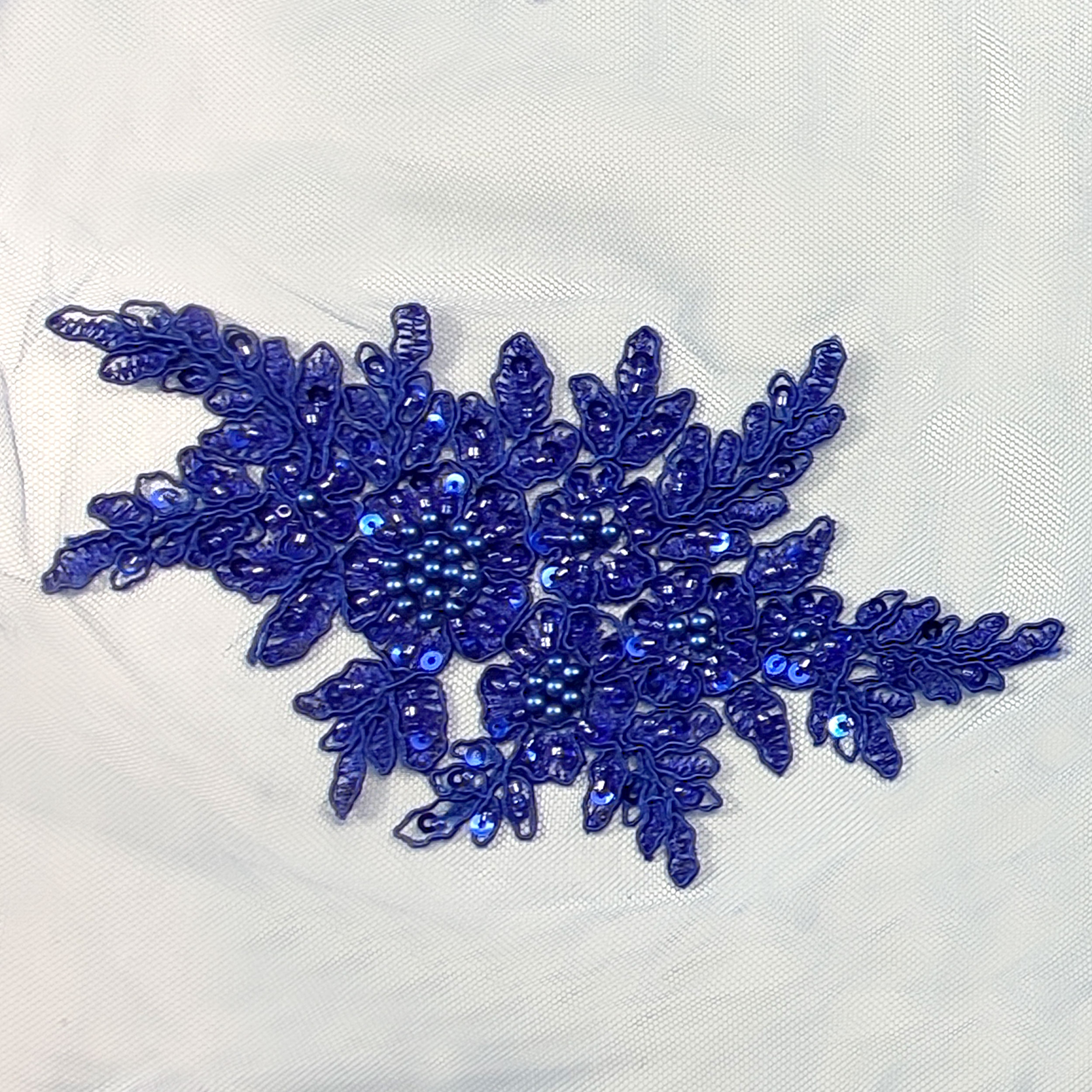 Toppe fatte a mano in pizzo con strass cuce su perline con paillettes blu scuro/rosso/verde profondo/applique bianco una coppia/borsa