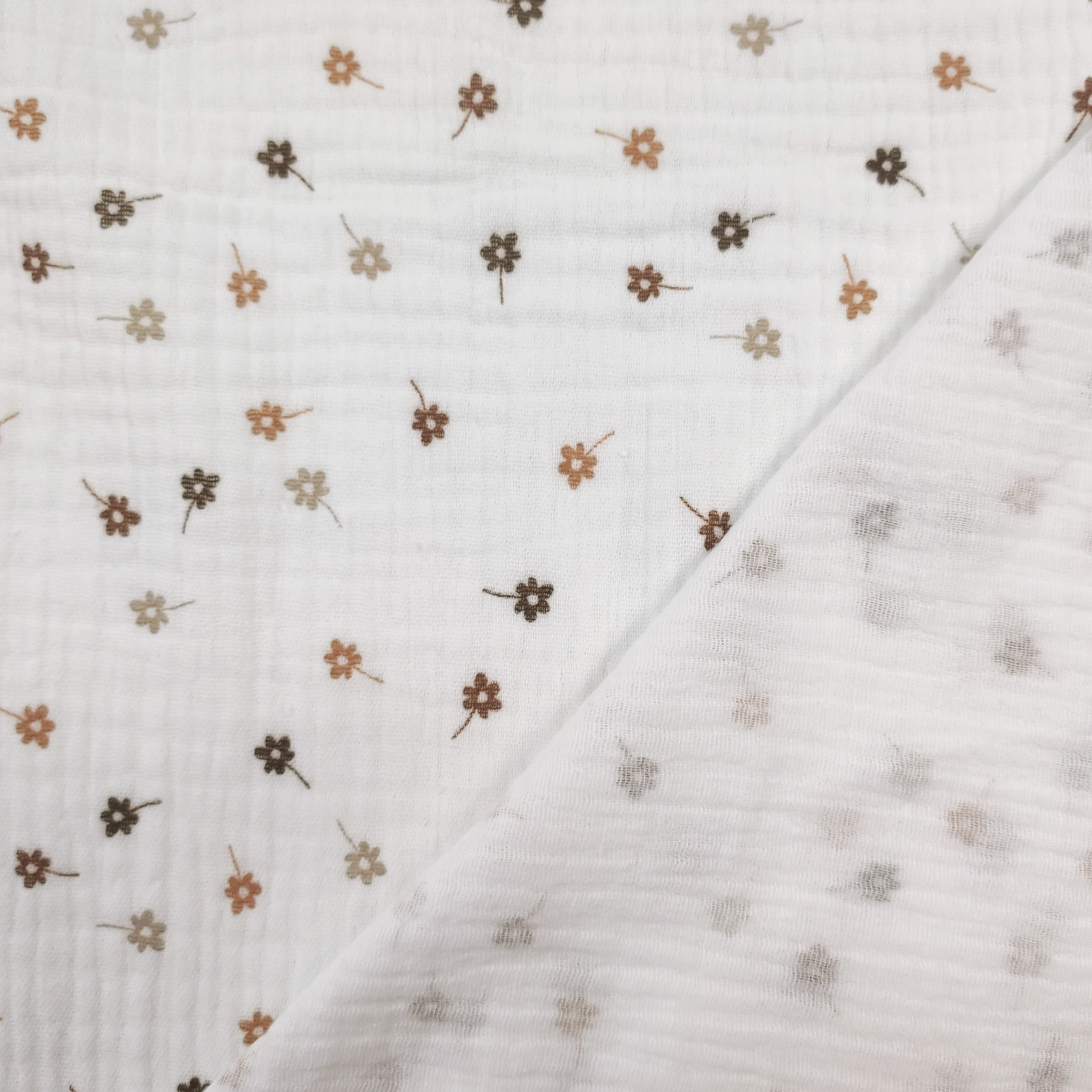 Mussola di Cotone Fiori Beige Sfondo Bianco