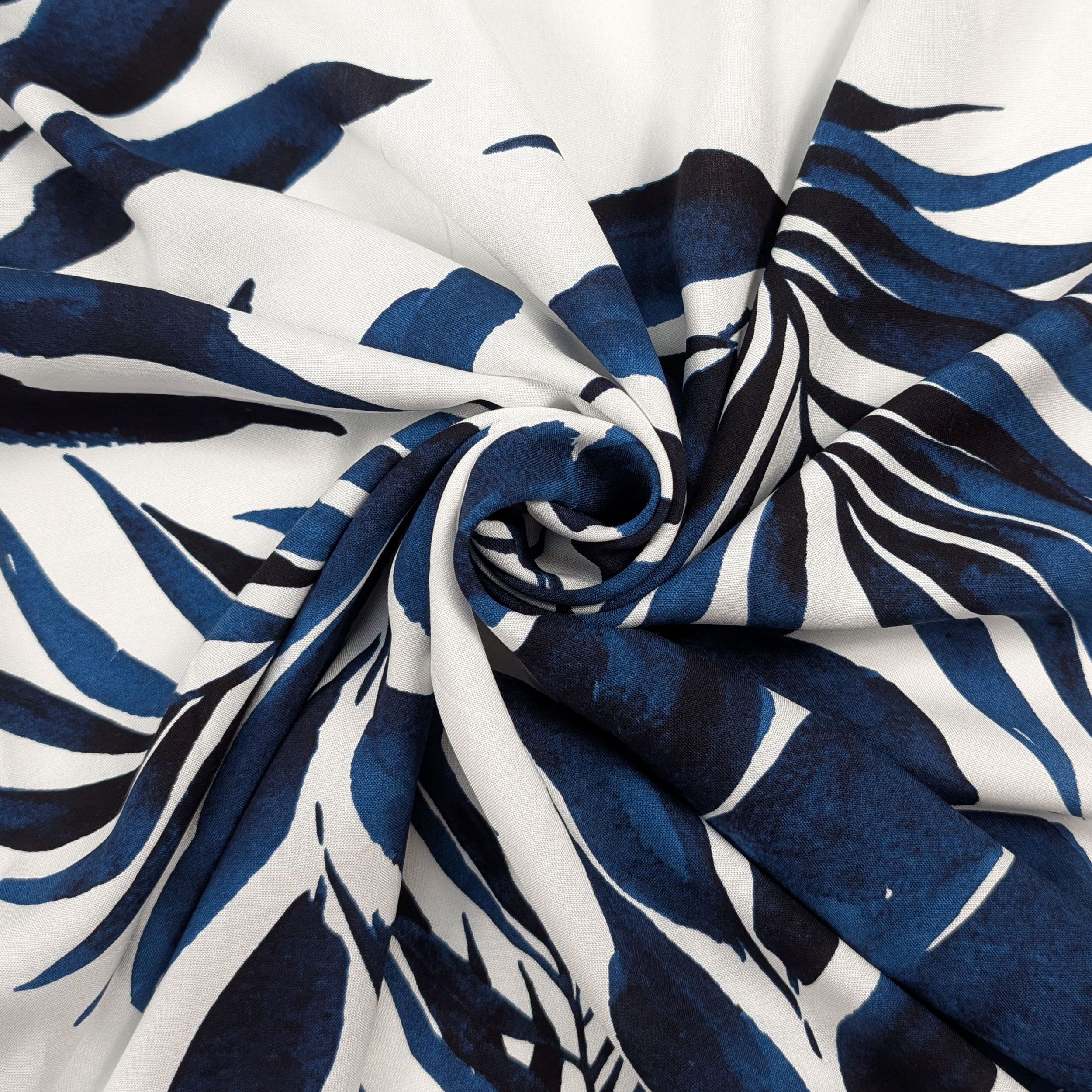 Ritaglio Popeline di Viscosa Foglie Blu 85x145 cm Image