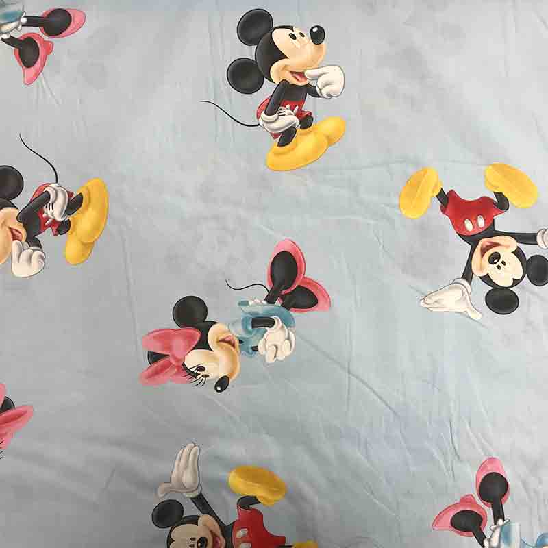 Tessuto Cotone Disney Topolino e Minnie Azzurro Disteso