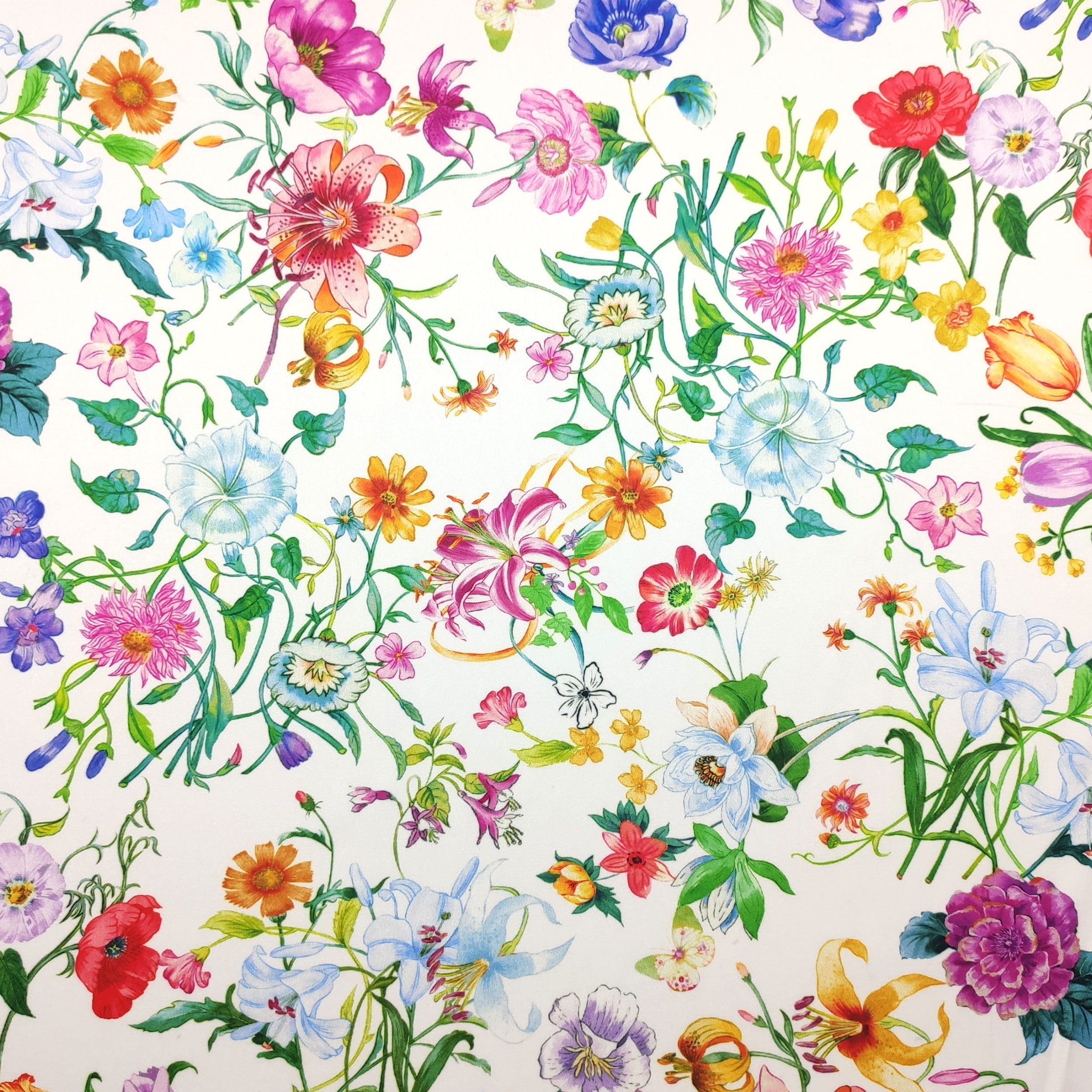 Rasetto Elasticizzato Setato Moda Fiori Sfondo Bianco
