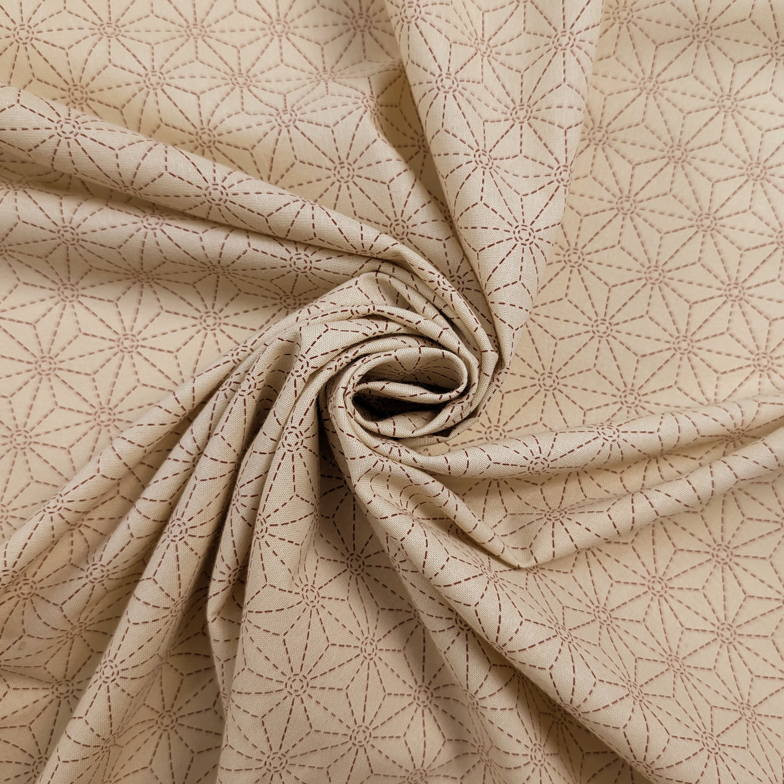 Popeline Cotone Beige con Stelle Geometriche Bordeaux Image