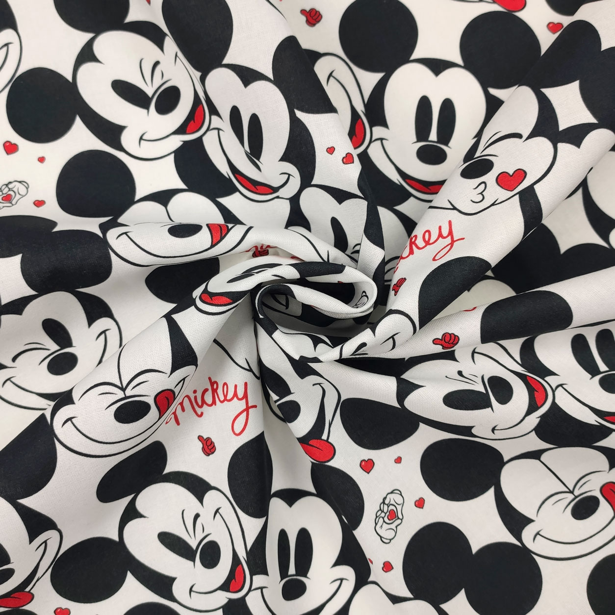 tessuto-in-cotone--con-mickey-mouse-bianco-medio