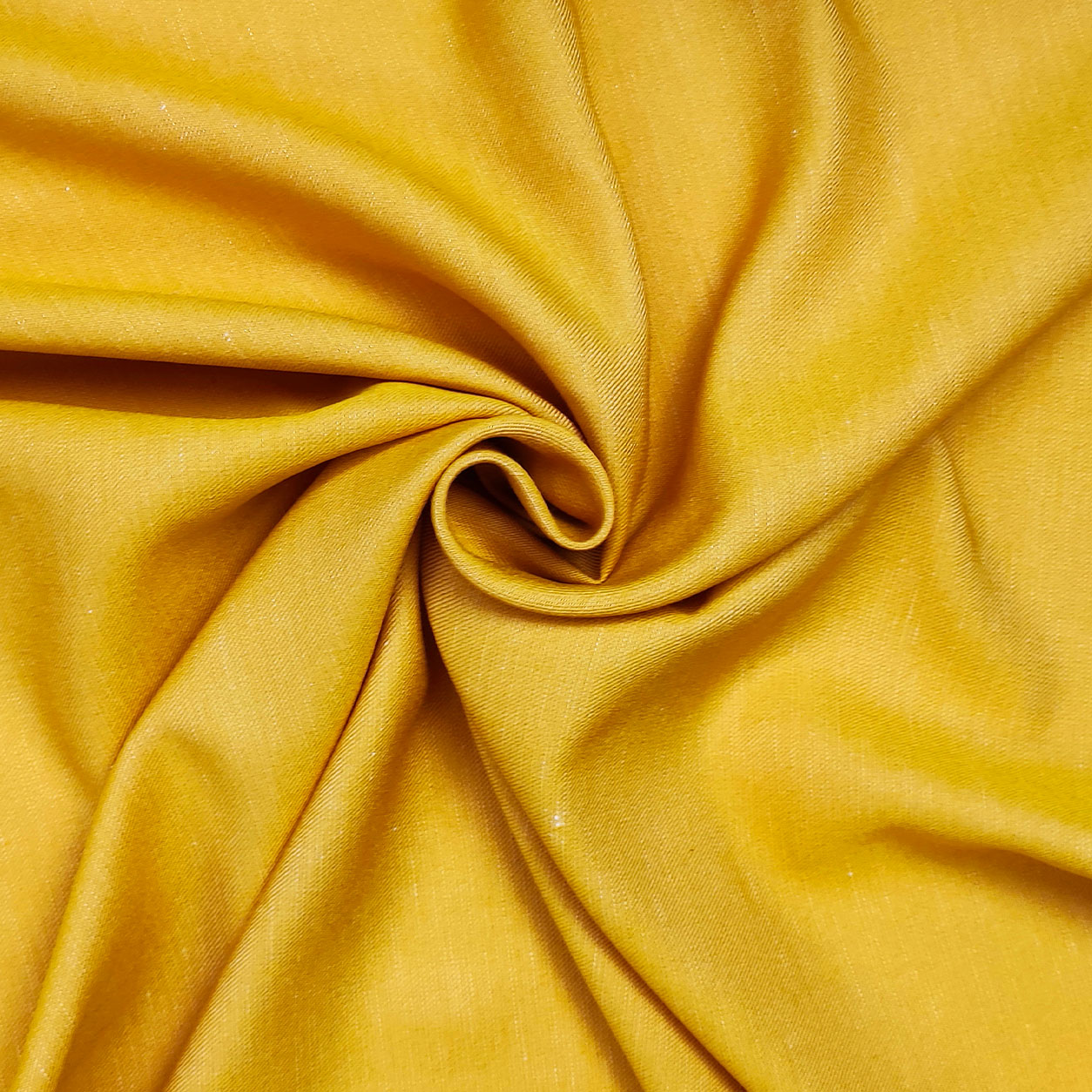 viscosa-abbigliamento-giallo-scuro