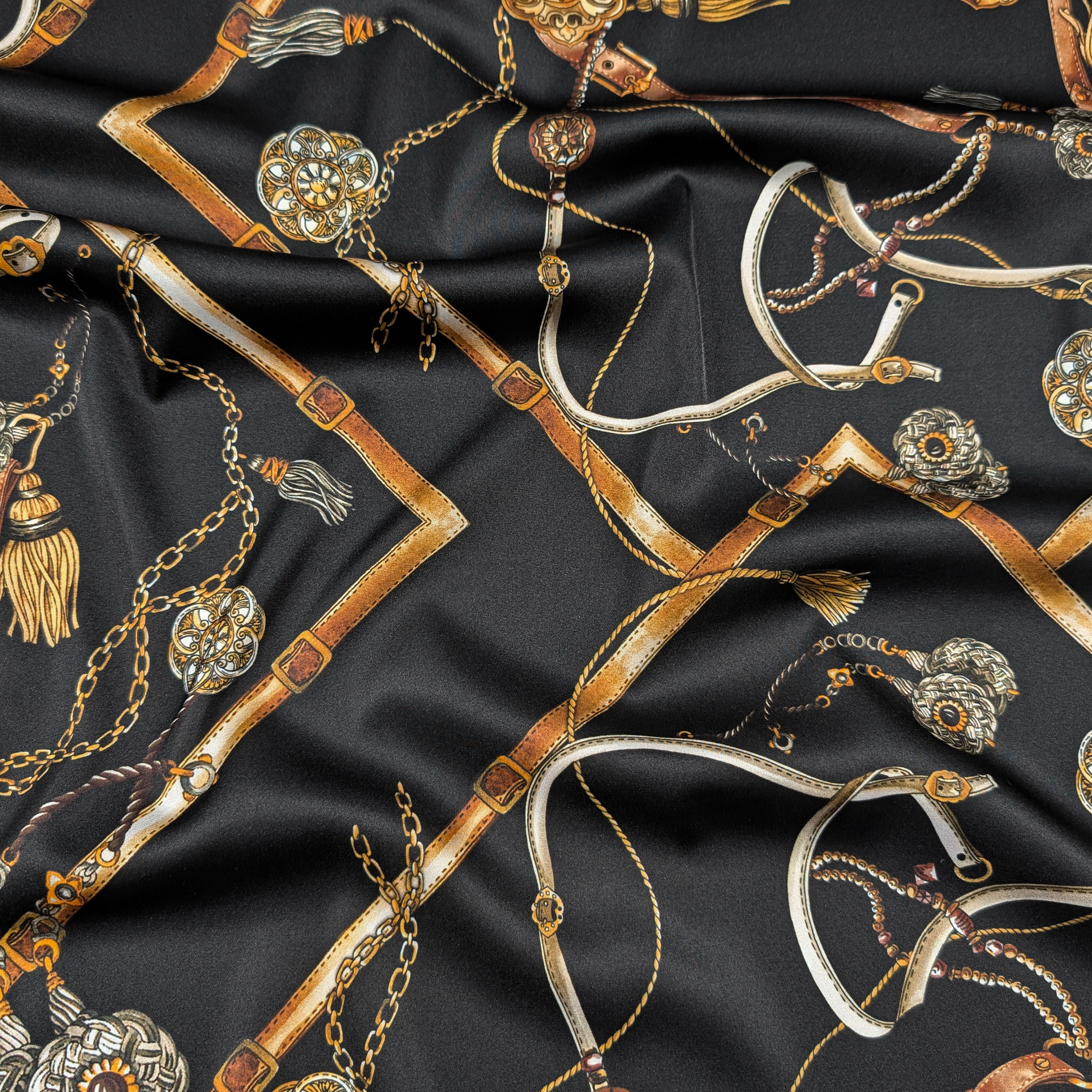 Raso Setato Alta Moda Nero con Catene Image