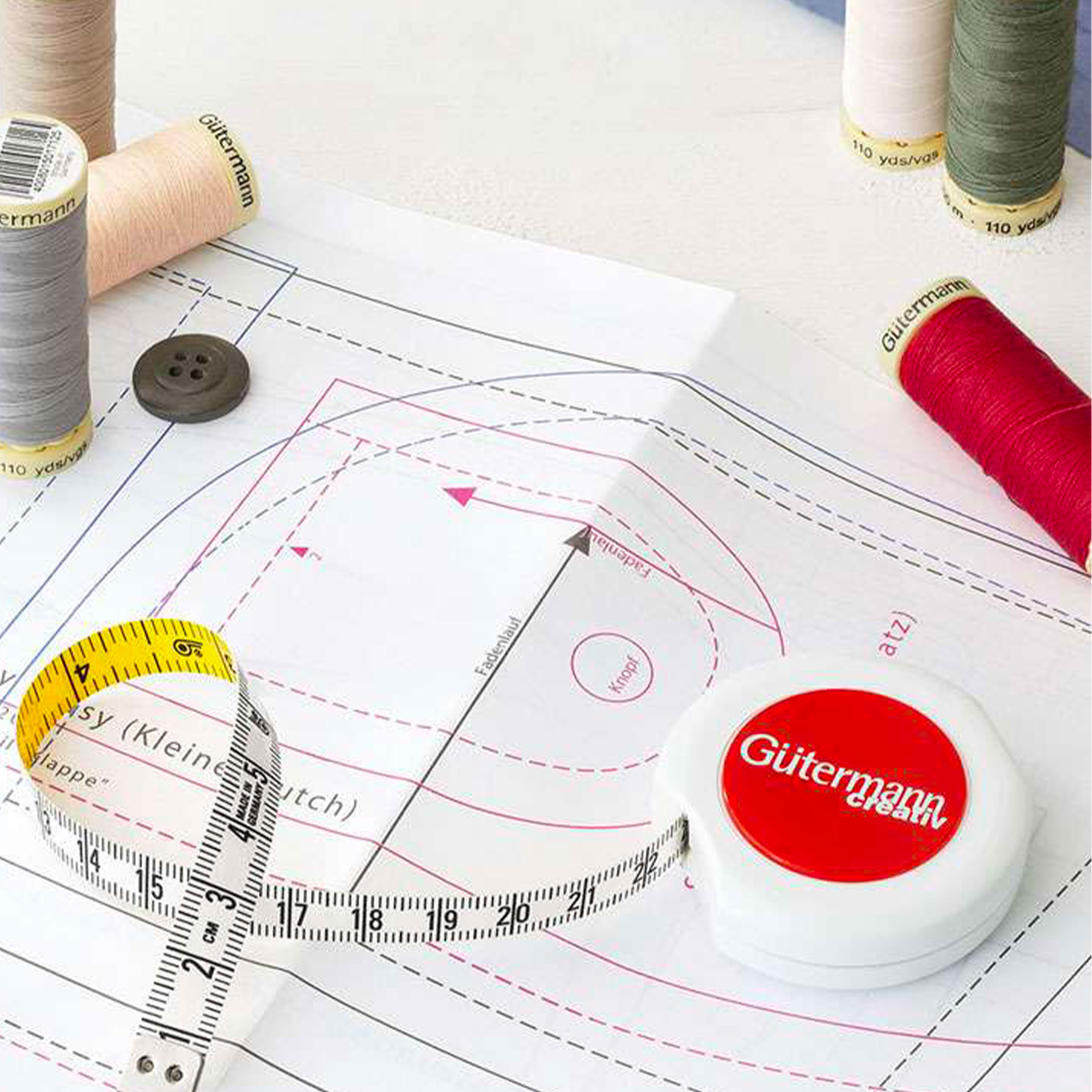 Gutermann Cucitutto 8 Bobine 100 m con Metro a Nastro
