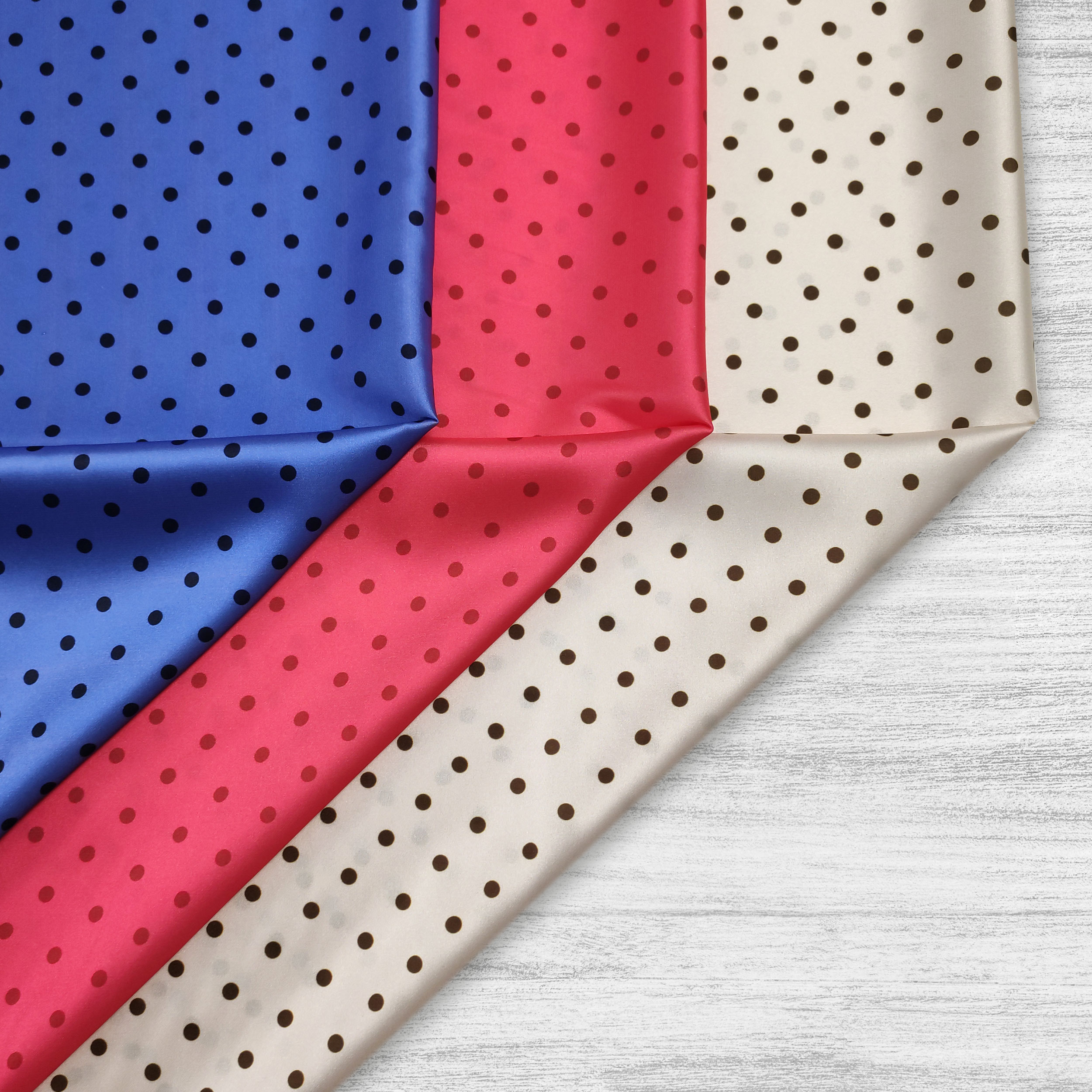 Rasetto Elasticizzato Setato Alta Moda Pois Sfondo Corallo