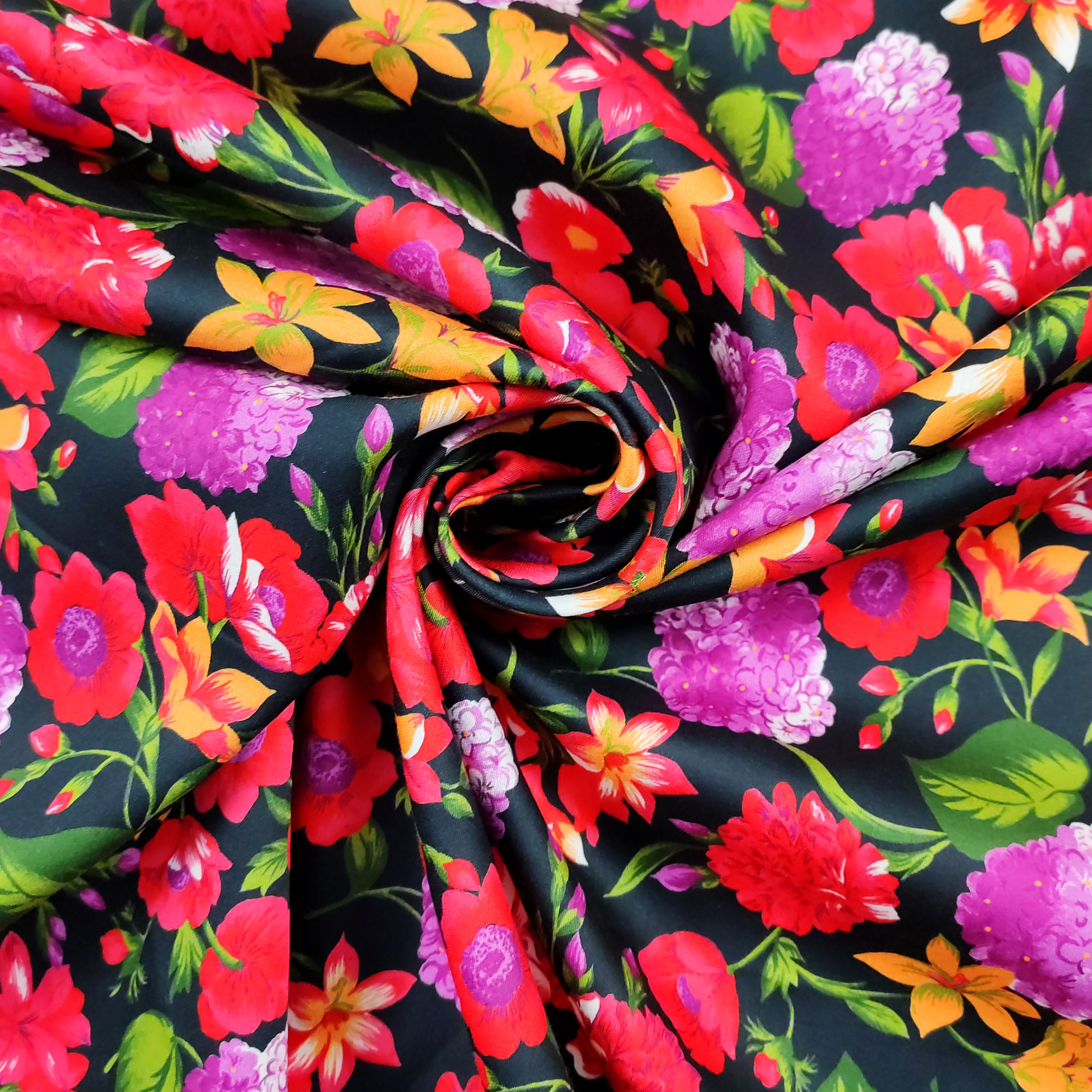 Rasatello Cotone Sfondo Nero con Fiori Rossi e Fuxia