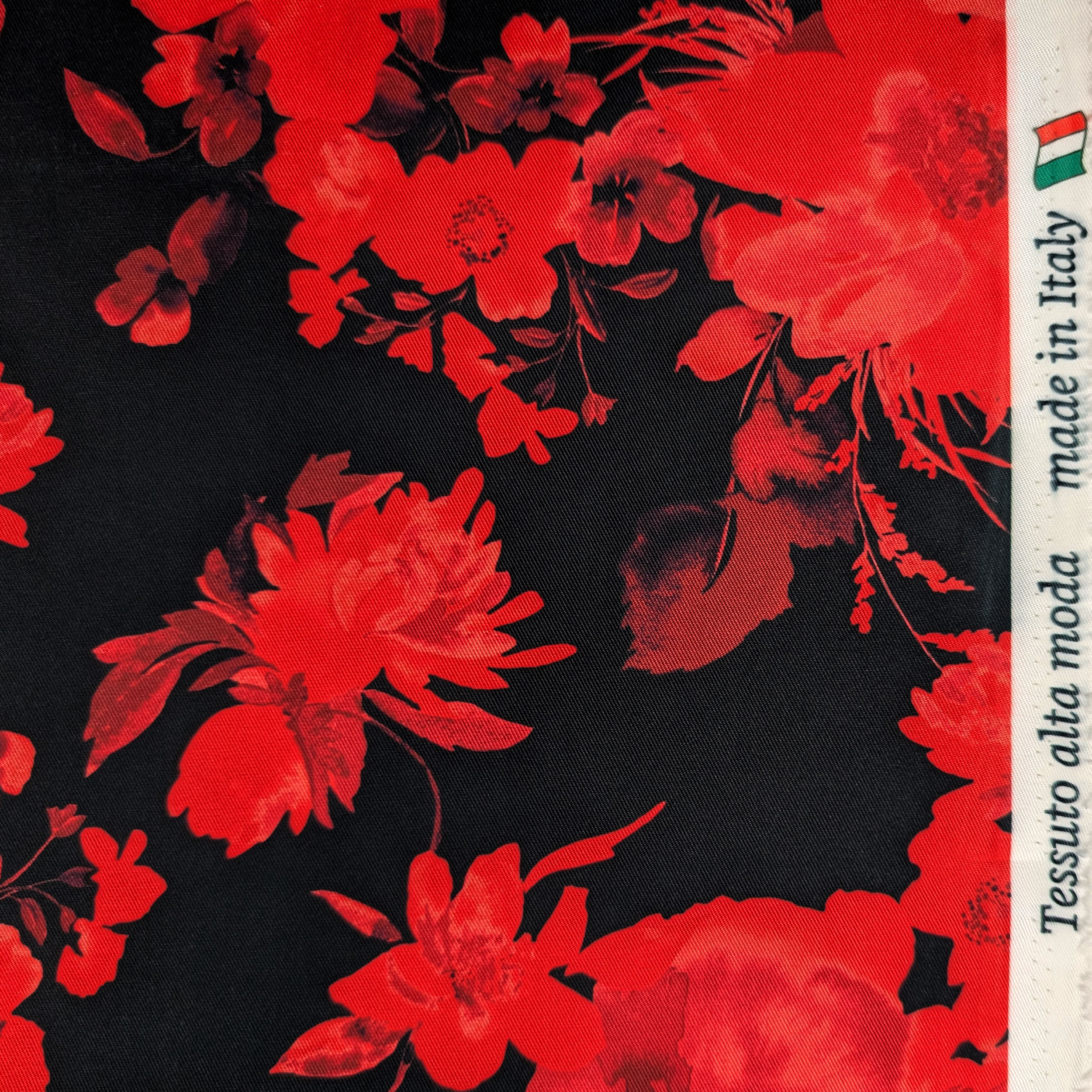 Mikado Alta Moda Italiana Fiori Rossi Image