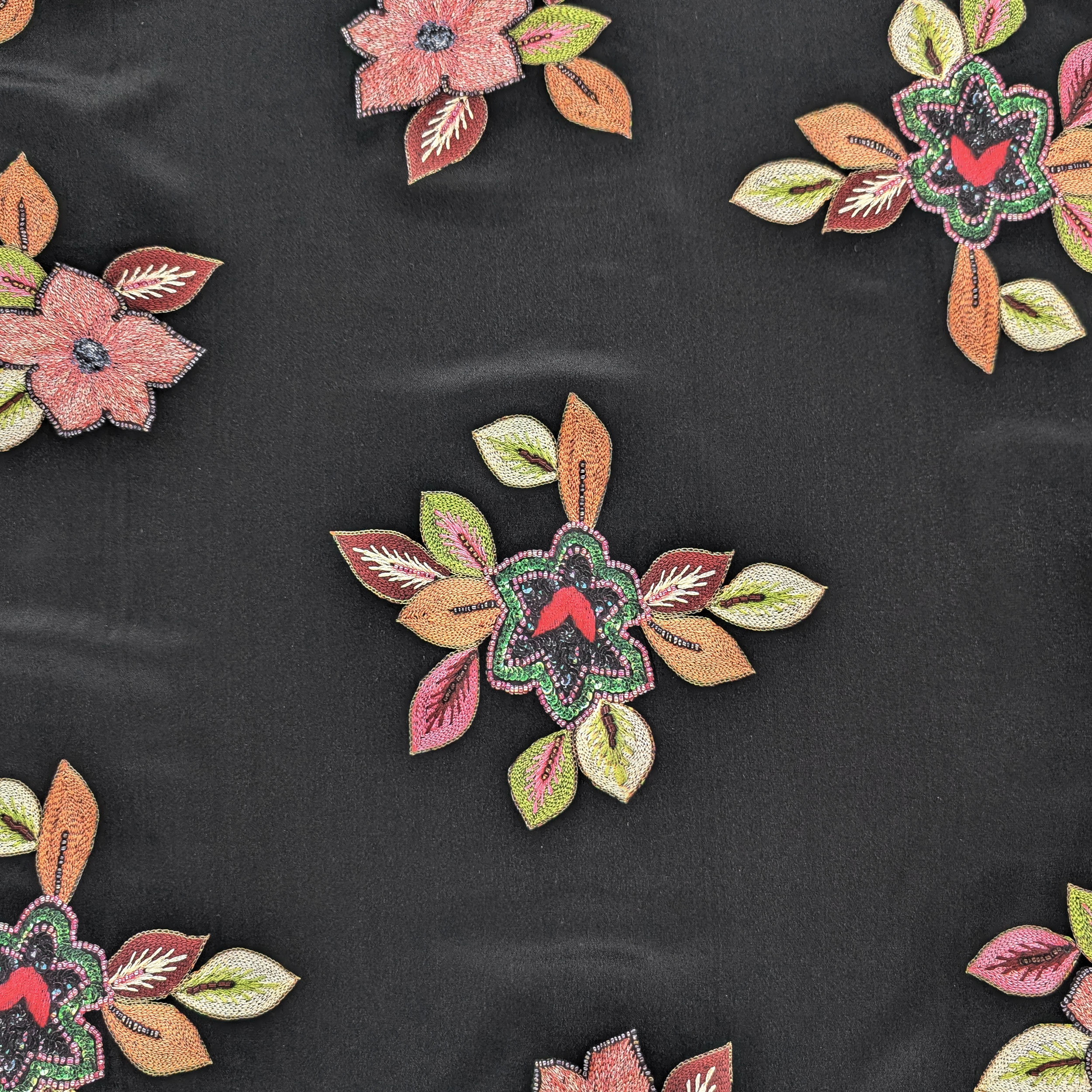 Crepe Seta Alta Moda Nero con Fiori Image