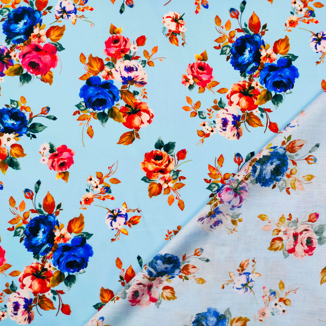 Rasatello-di-cotone-tessuto-giardino-di-rose-azzurro