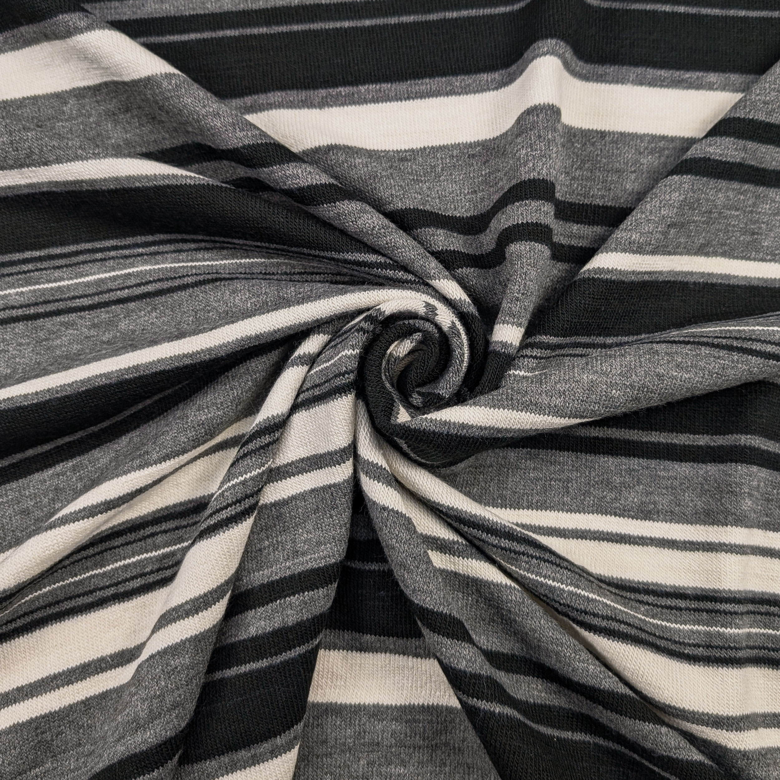 Punto Maglia Righe Orizzontali Grigie e Nere Image