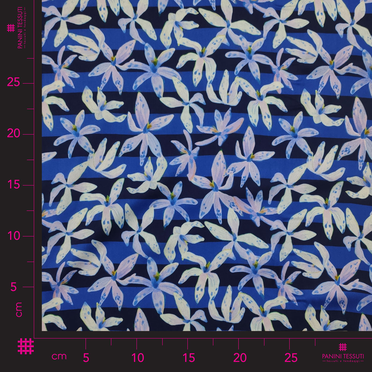 tessuto-viscosa-a-fiori-bianchi-sfondo-a-righe-blu