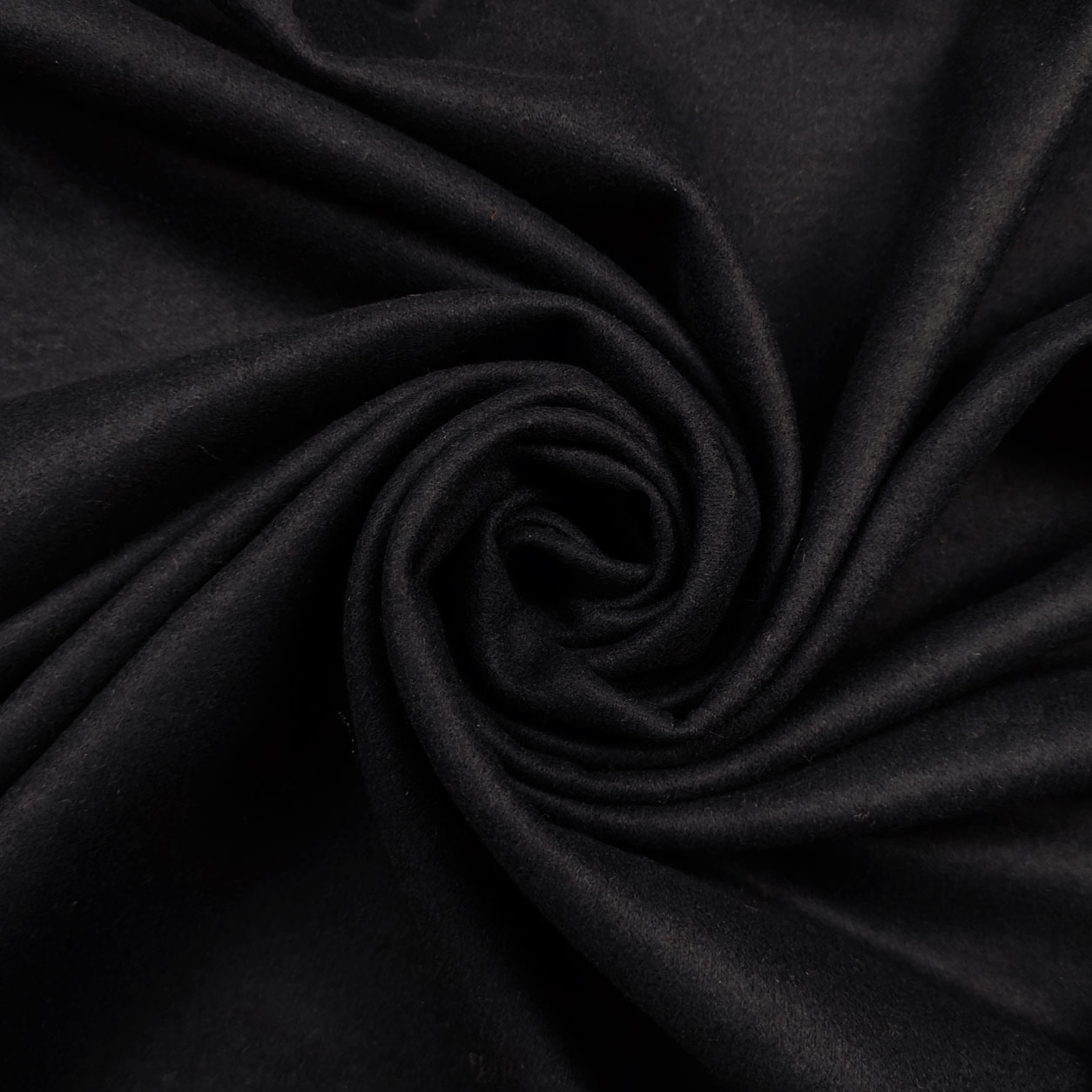 tessuto-nero-per-cappotti