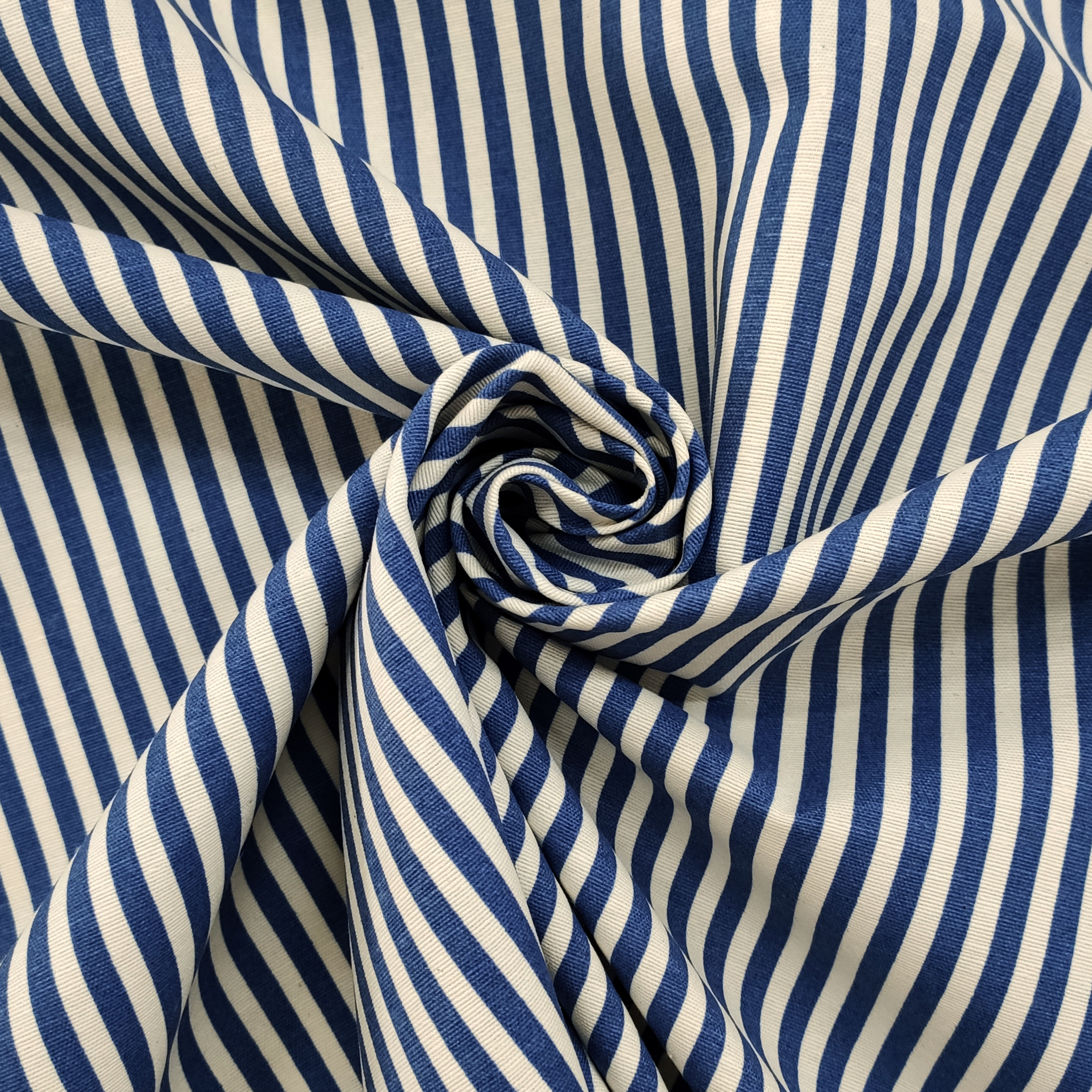 Tessuto Misto Cotone Rigato Blu Arricciato