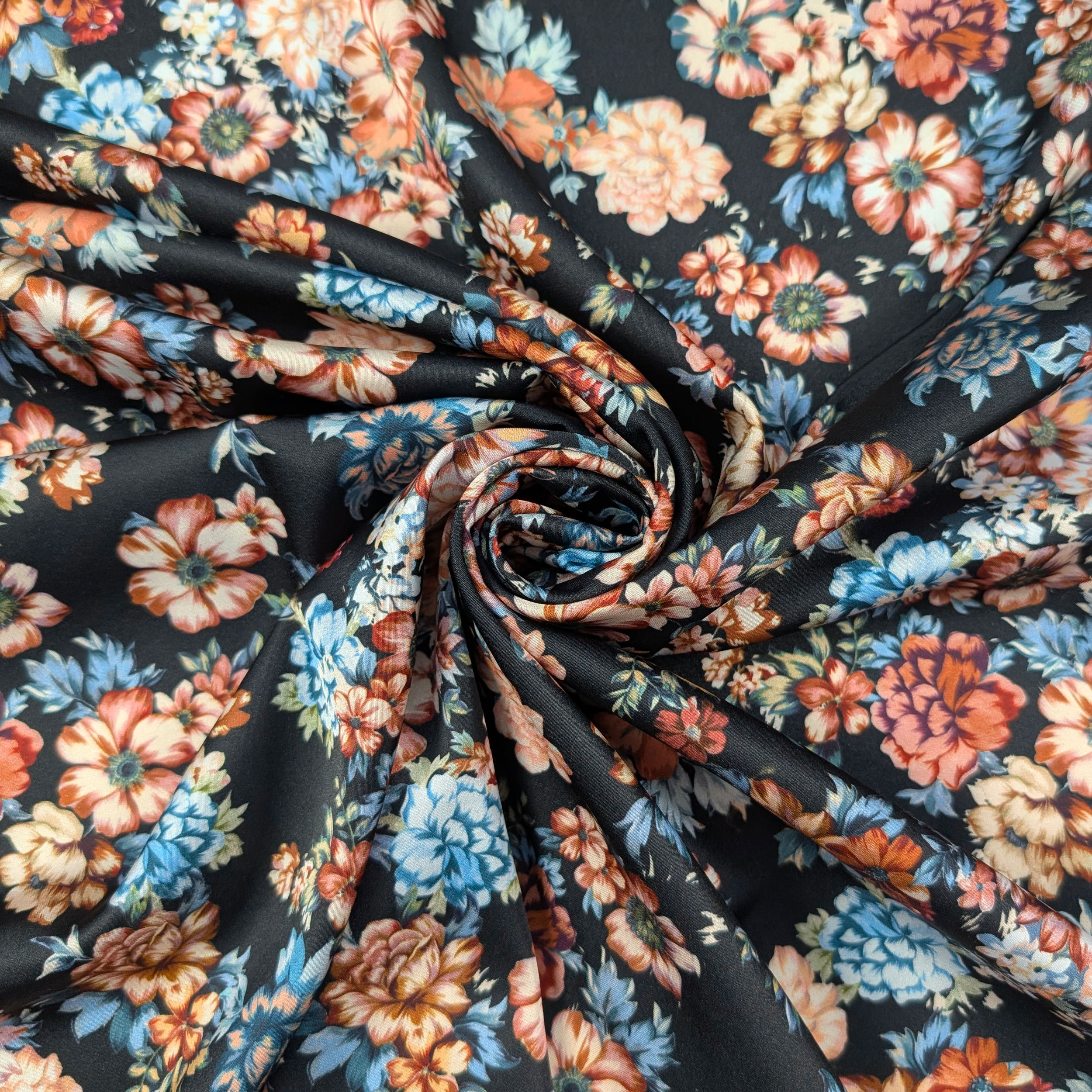 Raso Setato Alta Moda Fiori Sfondo Nero Image