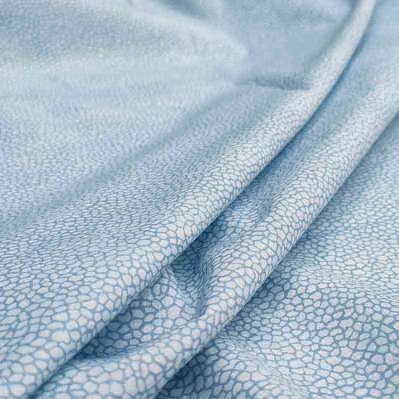 Tessuto Cotone Fiori Rossi e Blu Sfondo Scuro