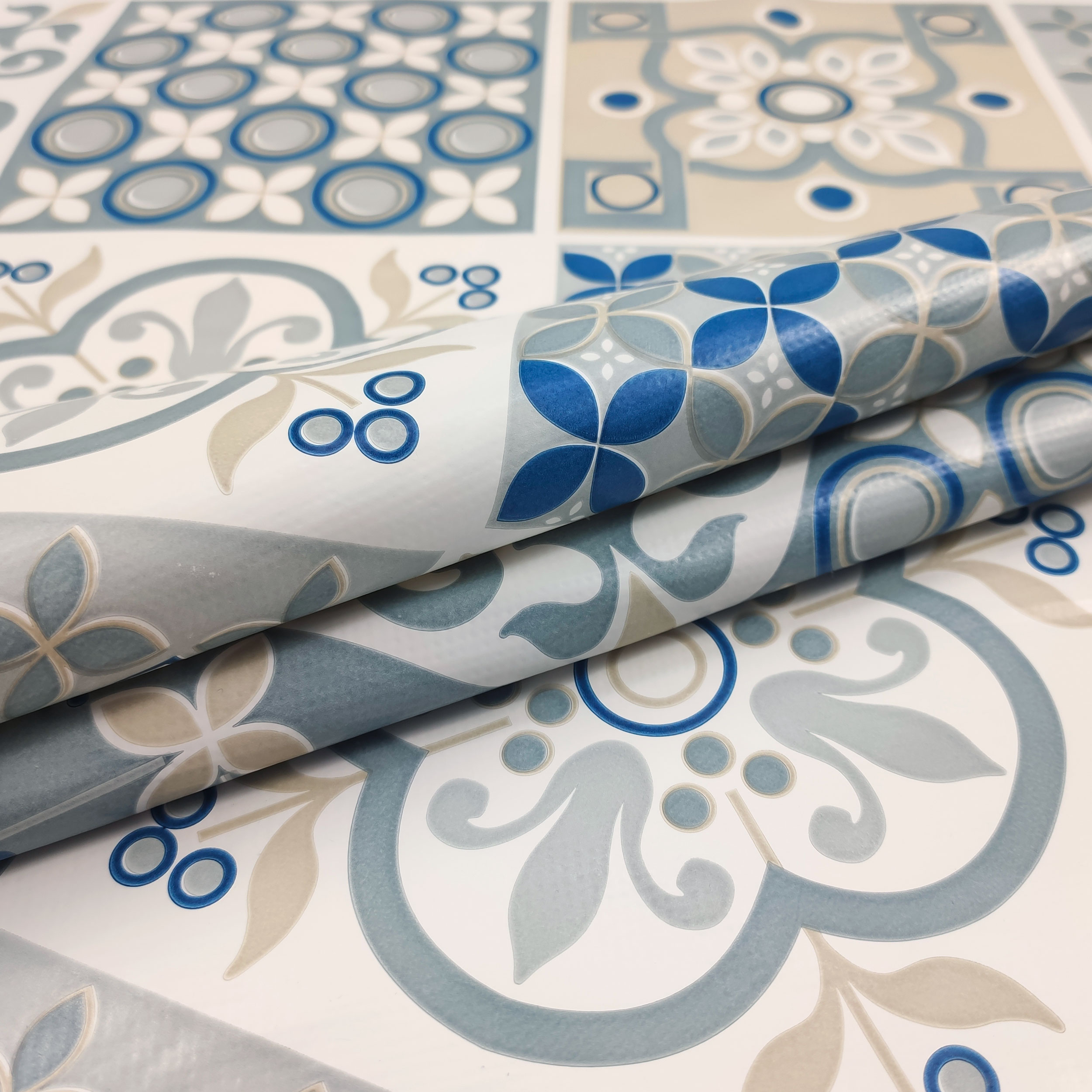 Tessuto Tovaglia Plastificata Mattonelle Floreali Blu e Beige Image