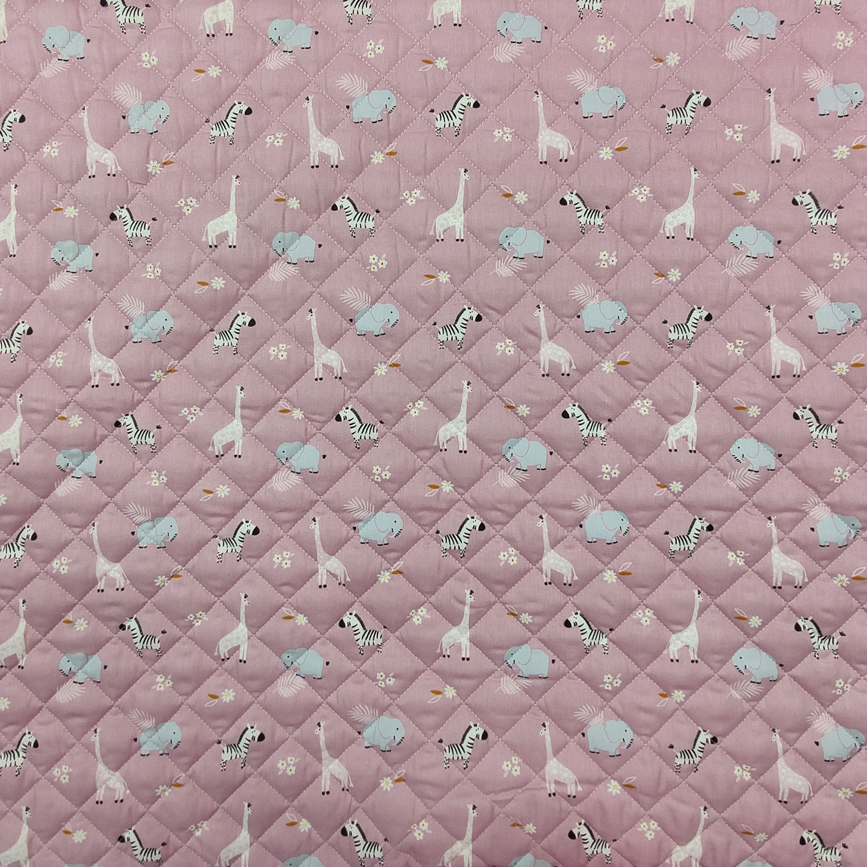 Tessuto Trapuntato Giraffe, Zebre ed Elefantini Sfondo Rosa