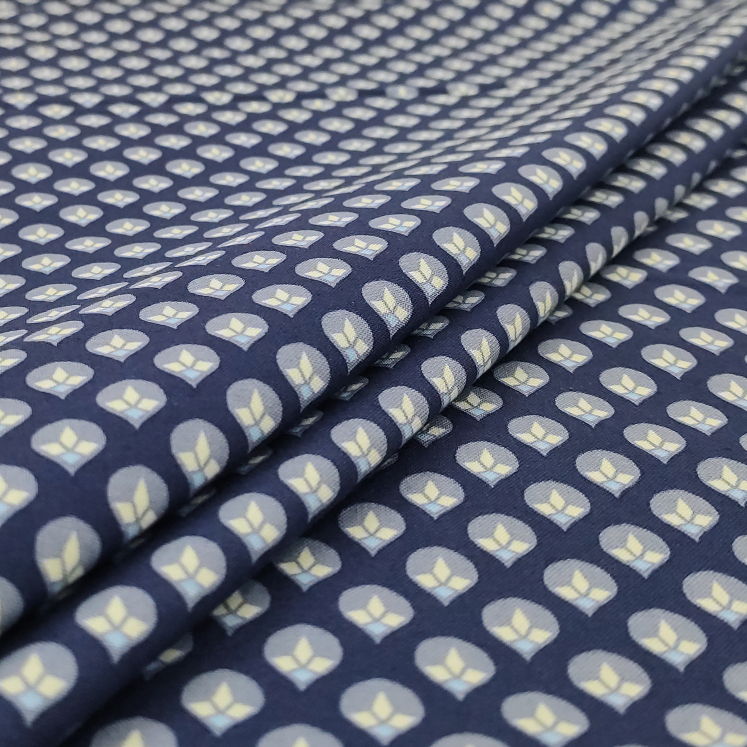 Tessuto Gutermann Fantasia Gocce di Rugiada Blu Image